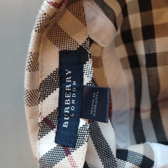 Burberry signature check baseball hat/ never worn - Picture 2 of 6
